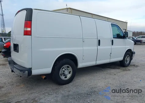 2017 Chevrolet Express 2500 Work Van z USA, uszkodzony, nr VIN 1GCWGAFG4H1239704